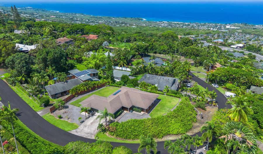 75-676 HUAAI St, Kailua Kona, HI 96740 - 4 Beds, 3 Bath