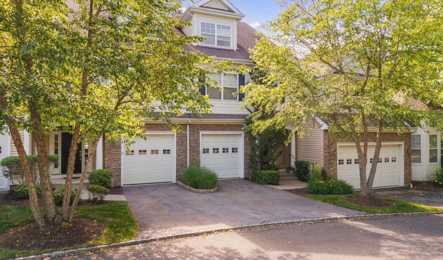 2 Dogwood Ct 2, Middlebury, CT 06762 - 3 Beds, 4 Bath