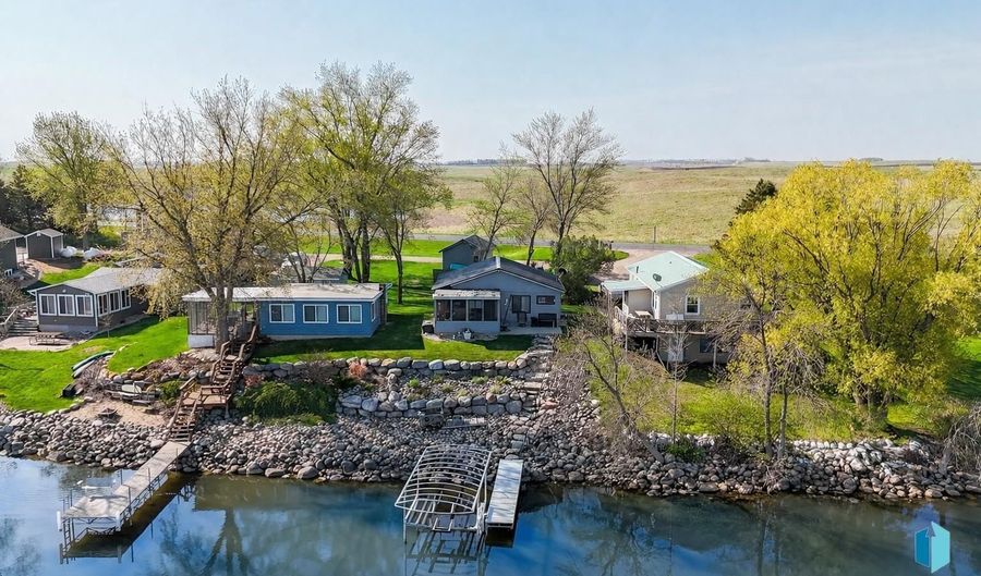 10 S Oakwood Shoreline Dr, Bruce, SD 57220 - 2 Beds, 1 Bath