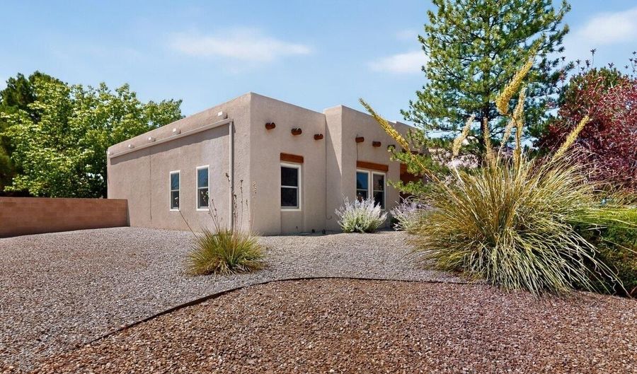 7100 Luz De La Luna Pl NW, Albuquerque, NM 87114 - 4 Beds, 2 Bath