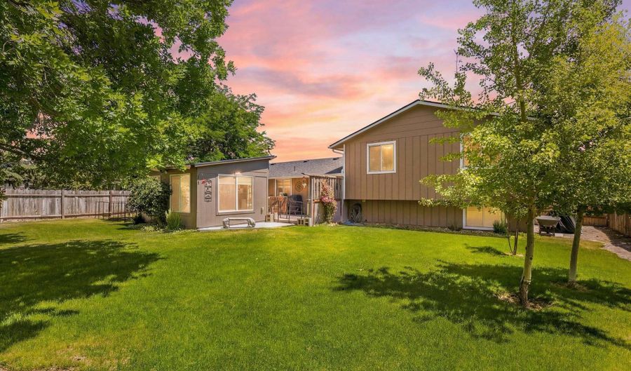 5845 Moses St, Chubbuck, ID 83202 - 4 Beds, 2 Bath