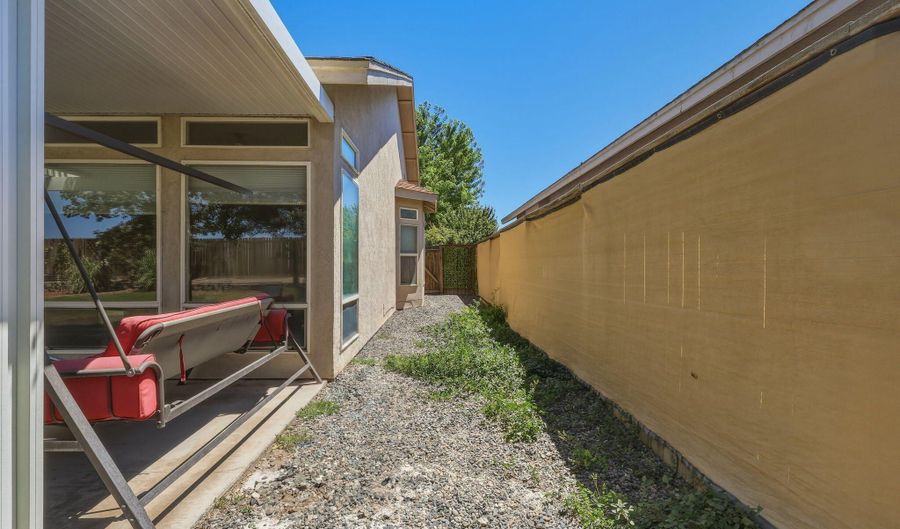 1060 Pepper Ln, Fernley, NV 89408 - 3 Beds, 2 Bath