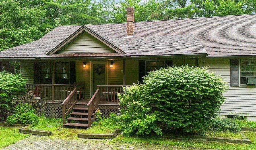 279 Dunn Rd, Belgrade, ME 04917 - 3 Beds, 2 Bath