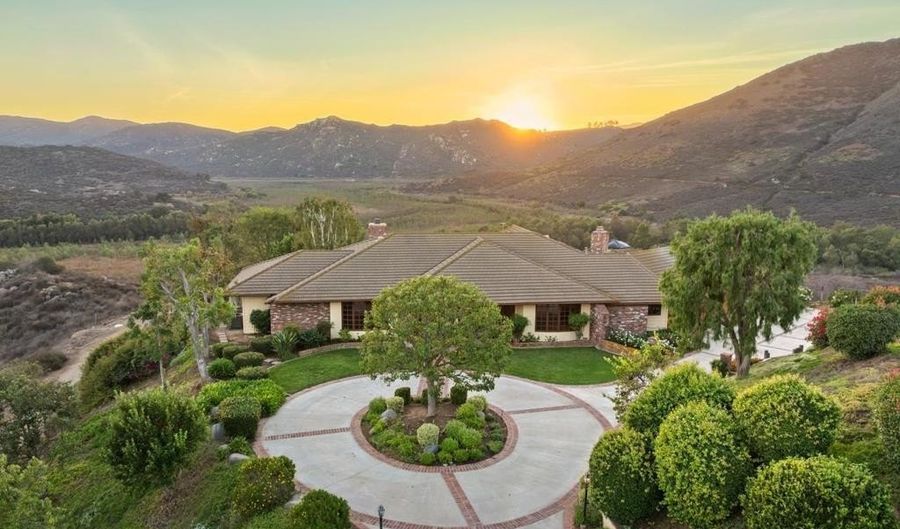 3652 Monte Real, Escondido, CA 92029 - 3 Beds, 5 Bath