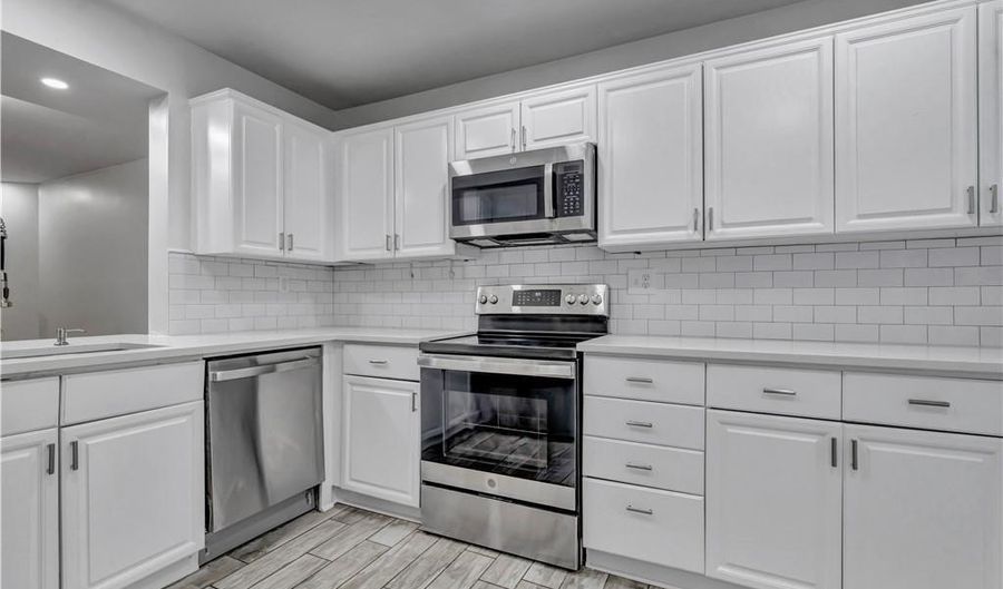 3018 Steeplechase, Alpharetta, GA 30004 - 2 Beds, 3 Bath