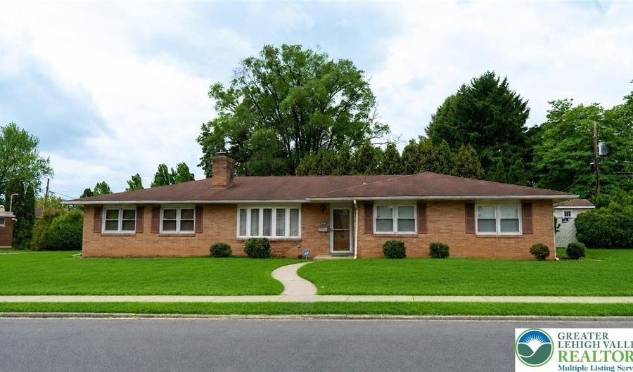 910 N 12th St, Allentown, PA 18102 - 3 Beds, 2 Bath