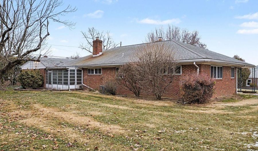 620 S MUHLENBERG St, Allentown, PA 18104 - 2 Beds, 2 Bath