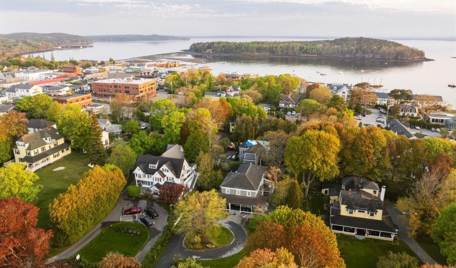 20 Albert Mdw, Bar Harbor, ME 04609 - 6 Beds, 4 Bath