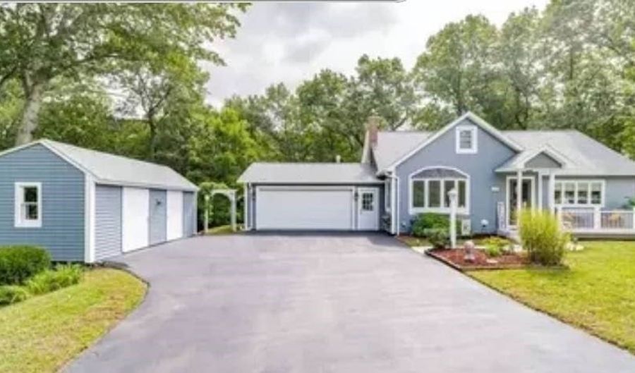 30 Memorial Park Room2, Agawam, MA 01001 - 4 Beds, 3 Bath