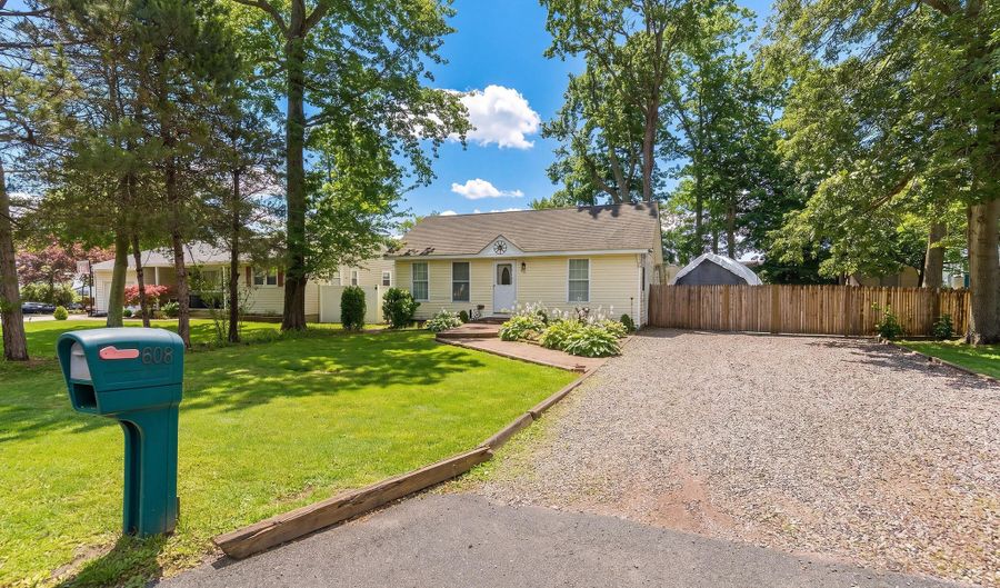 608 E Holly Blvd, Bayville, NJ 08721 - 2 Beds, 1 Bath