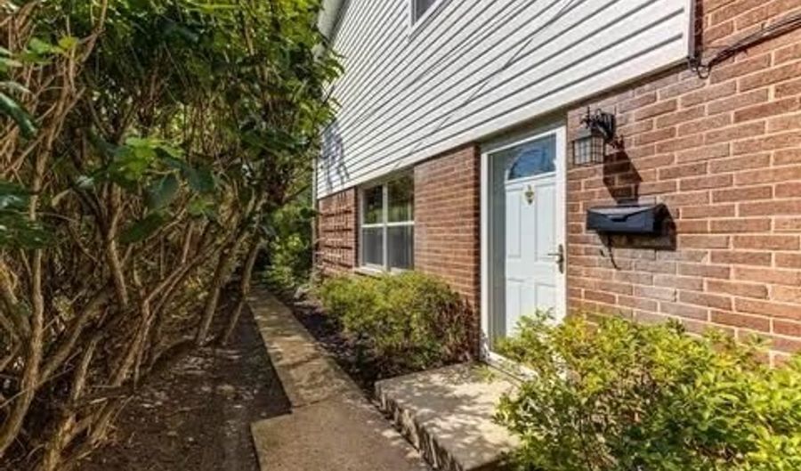 317 E VALLEY Ln, Arlington Heights, IL 60004 - 4 Beds, 3 Bath