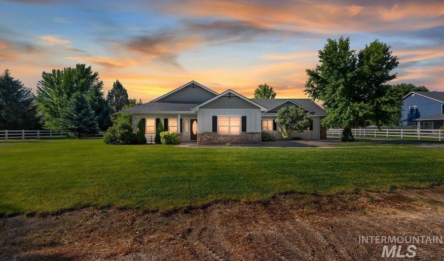 14385 Silver Creek Rd, Caldwell, ID 83607 - 3 Beds, 2 Bath