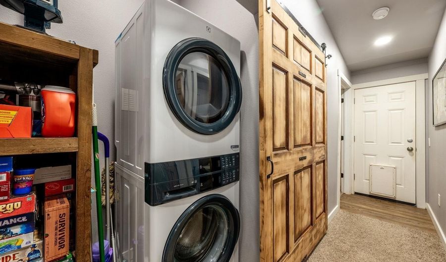 338 Western Ave, Buffalo, WY 82834 - 2 Beds, 2 Bath