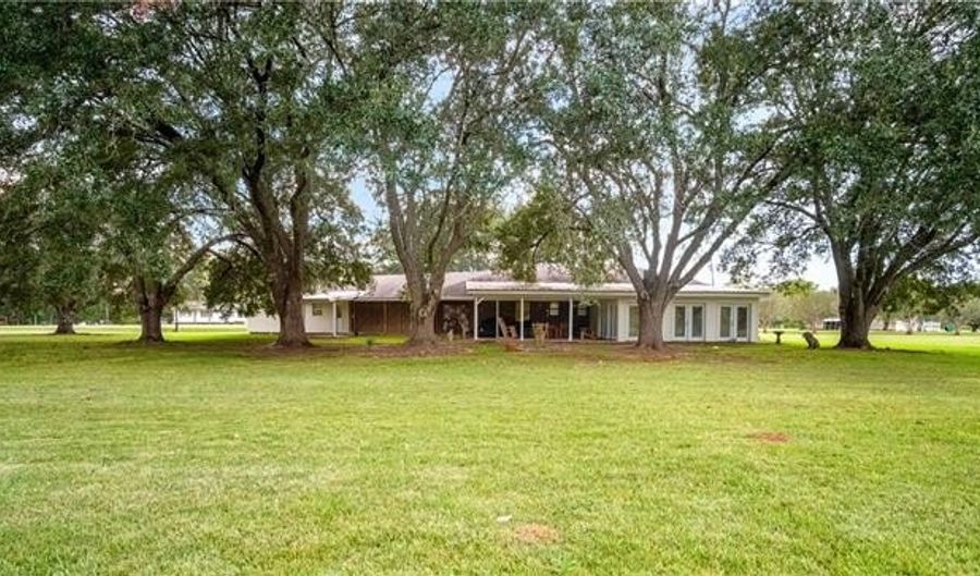 590 DOWNS Ln, Alexandria, LA 71303 - 4 Beds, 2 Bath