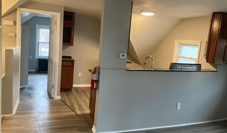 421 CLEMENTS BRIDGE Rd, Barrington, NJ 08007 - 1 Beds, 1 Bath