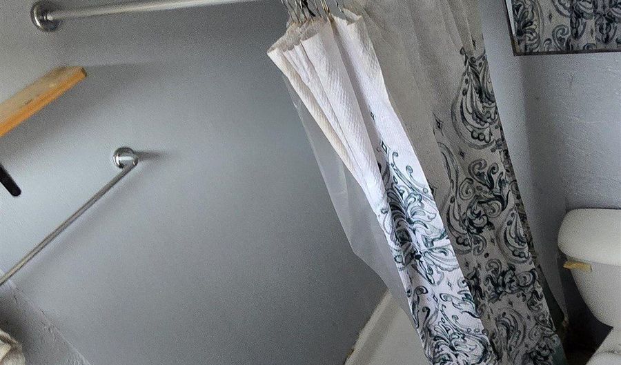 80 W 18TH St 9, Bayonne, NJ 07002 - 2 Beds, 1 Bath