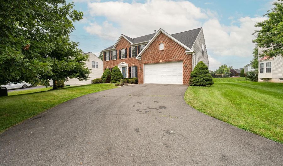 42038 CHERISH Ct, Aldie, VA 20105 - 4 Beds, 3 Bath