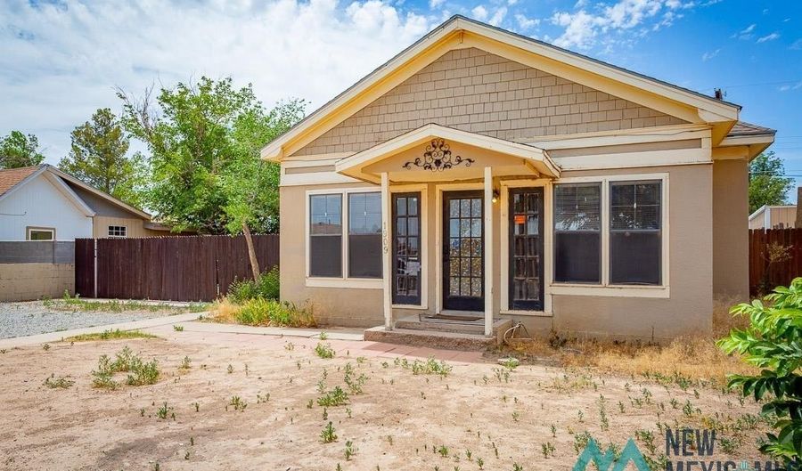1909 W Richardson Ave, Artesia, NM 88210 - 4 Beds, 2 Bath