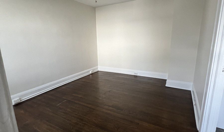220 King St, Bridgeport, CT 06825 - 2 Beds, 1 Bath