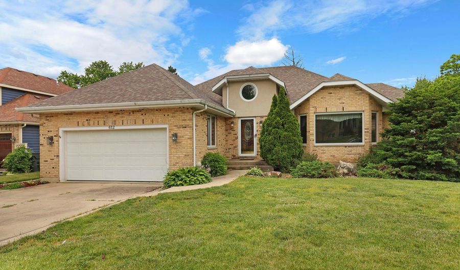 612 Edelweiss Dr, Antioch, IL 60002 - 3 Beds, 2 Bath