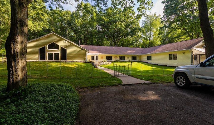 3900 Dursum Ave NE, Ada, MI 49301 - 6 Beds, 3 Bath