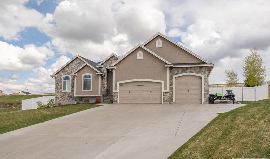 3483 S Boulder Creek Ln, Ammon, ID 83406 - 4 Beds, 3 Bath