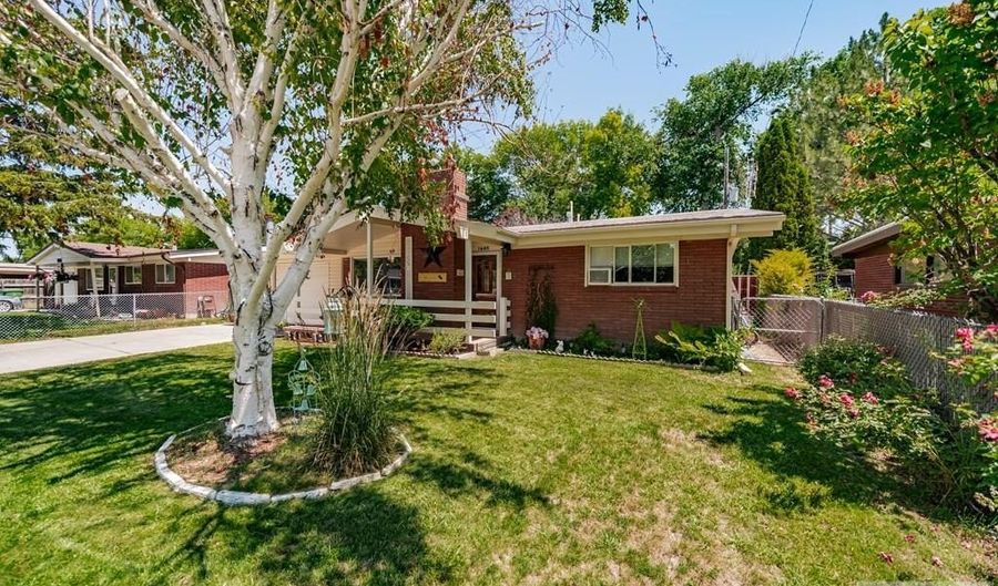 1685 Dennis St, Blackfoot, ID 83221 - 3 Beds, 1 Bath