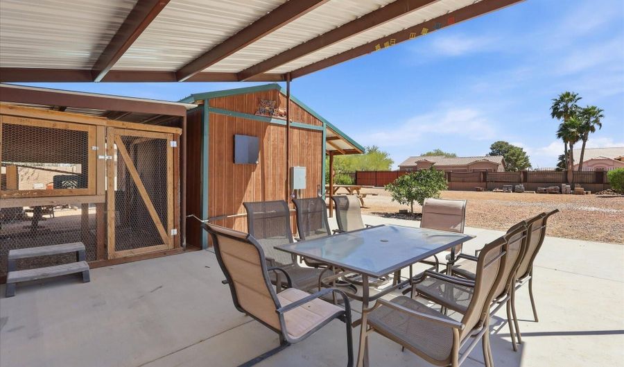 9301 W DEBBIE Ln, Arizona City, AZ 85123 - 3 Beds, 3 Bath