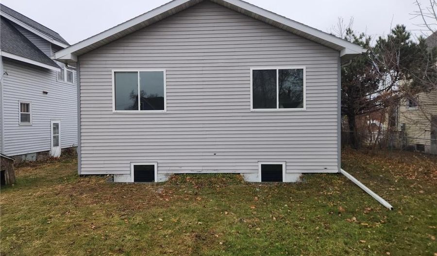 1009 1st Ave SW, Austin, MN 55912 - 2 Beds, 1 Bath