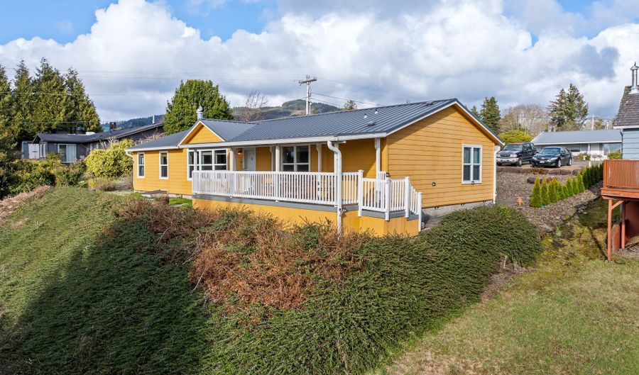 7998 14TH St, Bay City, OR 97107 - 3 Beds, 3 Bath