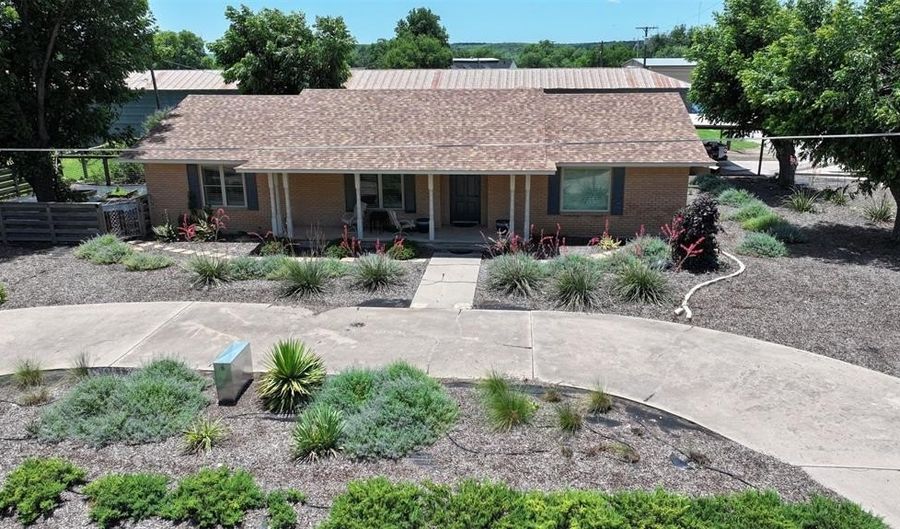533 N 1ST St, Albany, TX 76430 - 3 Beds, 2 Bath