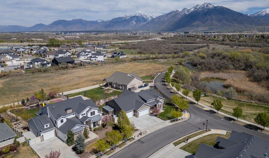 1332 W SALMON CADDIS Dr, Bluffdale, UT 84065 - 5 Beds, 3 Bath