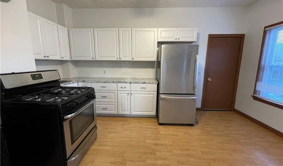 43 E St, Bristol, RI 02809 - 2 Beds, 1 Bath