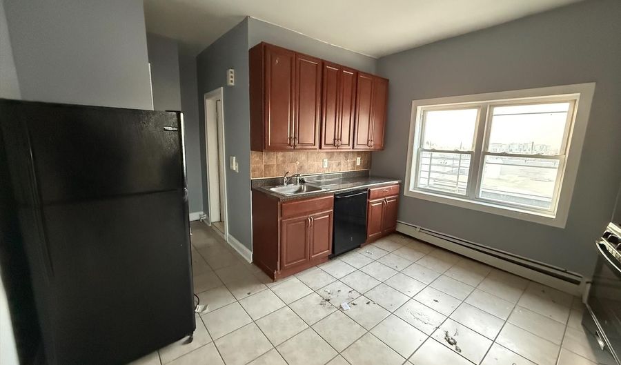 139 W 54TH St 3R, Bayonne, NJ 07002 - 2 Beds, 1 Bath