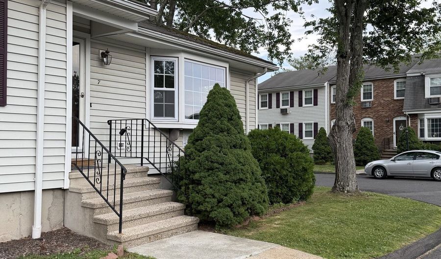 56 Janet Cir 7, Bridgeport, CT 06606 - 2 Beds, 2 Bath