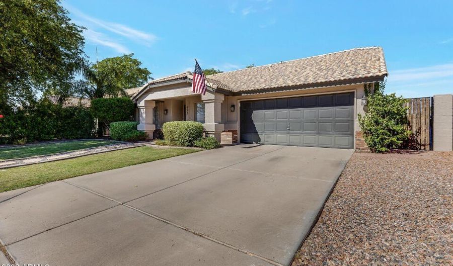 725 S Cheri Lynn Dr, Chandler, AZ 85225 - 3 Beds, 2 Bath