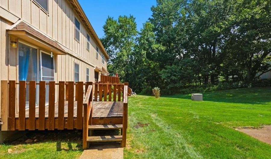 2344 Hidden Meadow Ln, Ballwin, MO 63021 - 2 Beds, 3 Bath