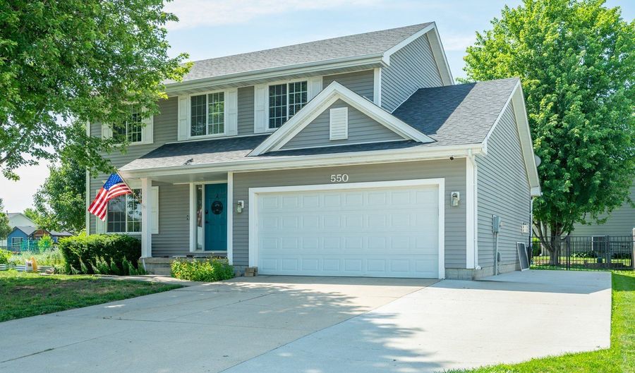 550 25th St SE, Altoona, IA 50009 - 4 Beds, 3 Bath