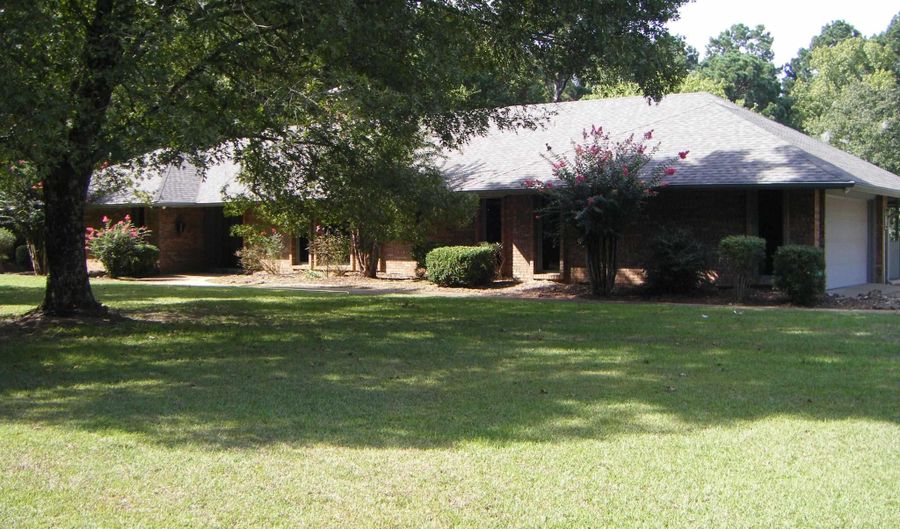 1414 Country Club Rd, Arkadelphia, AR 71923 - 3 Beds, 3 Bath