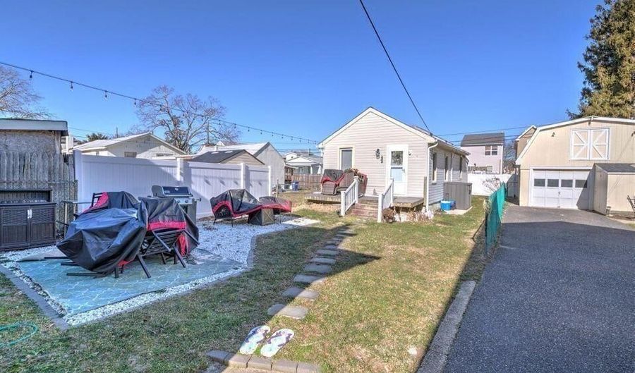 604 12th Ave Back House, Belmar, NJ 07719 - 2 Beds, 1 Bath