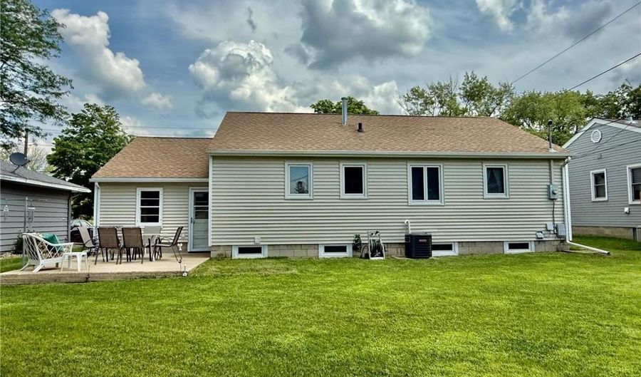 905 Clausen Ave, Albert Lea, MN 56007 - 3 Beds, 2 Bath