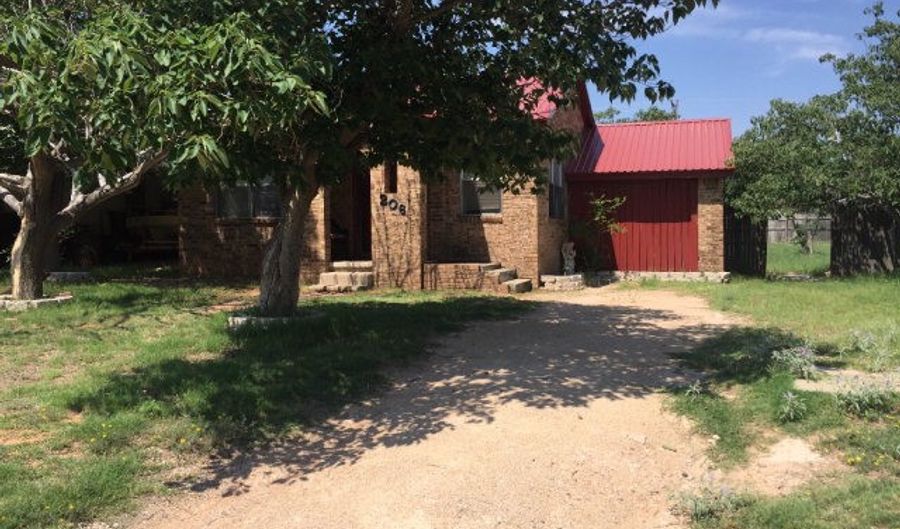 206 SW 11th St, Andrews, TX 79714 - 4 Beds, 1 Bath