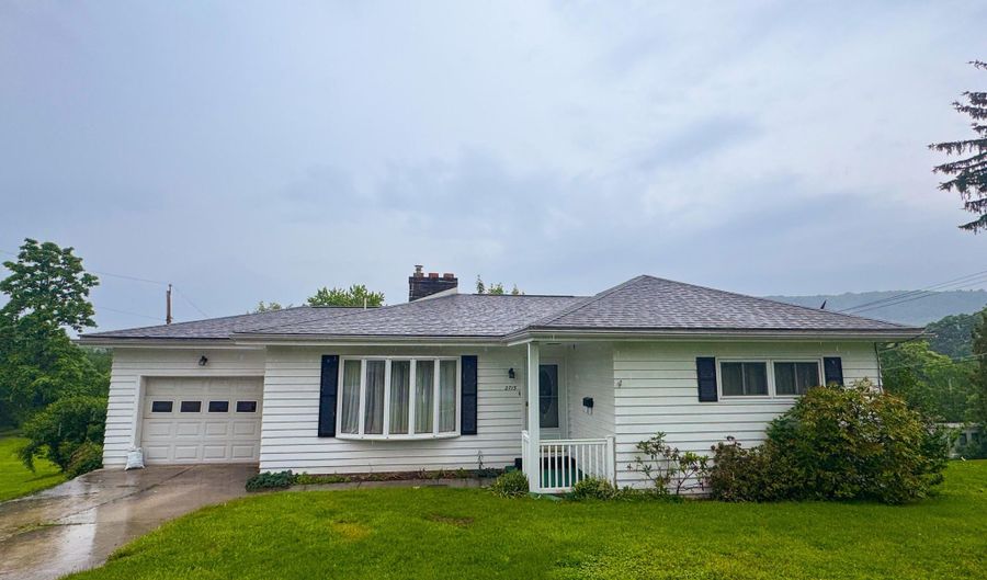 2715 16th St, Altoona, PA 16601 - 3 Beds, 2 Bath