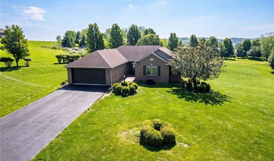 108 Winfield Manor Dr, Adams Twp., PA 16046 - 3 Beds, 2 Bath