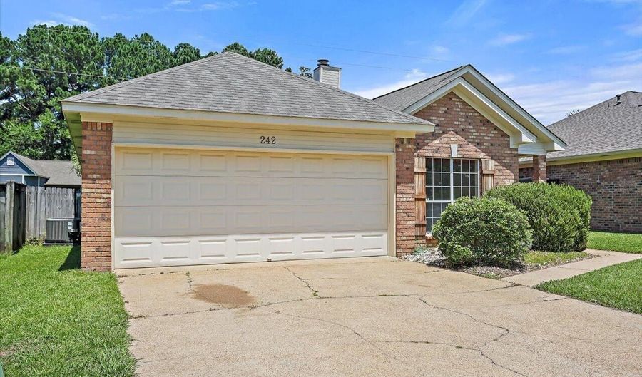 242 Commonwealth Ave, Brandon, MS 39047 - 3 Beds, 2 Bath