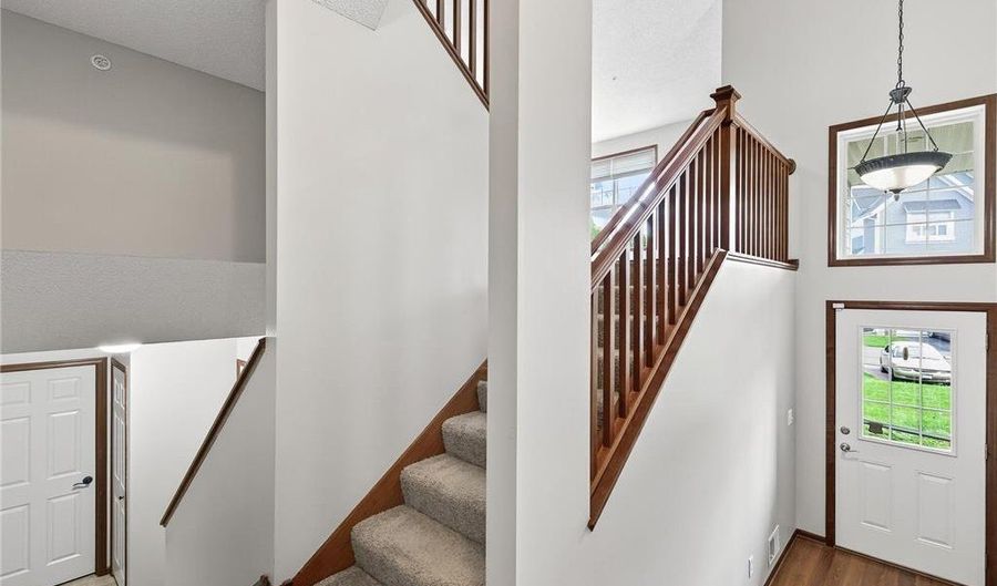 15533 Eagle Shore Dr 806, Apple Valley, MN 55124 - 3 Beds, 3 Bath