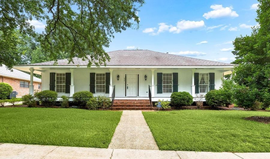 927 Bourbon Ave, Baton Rouge, LA 70808 - 4 Beds, 7 Bath