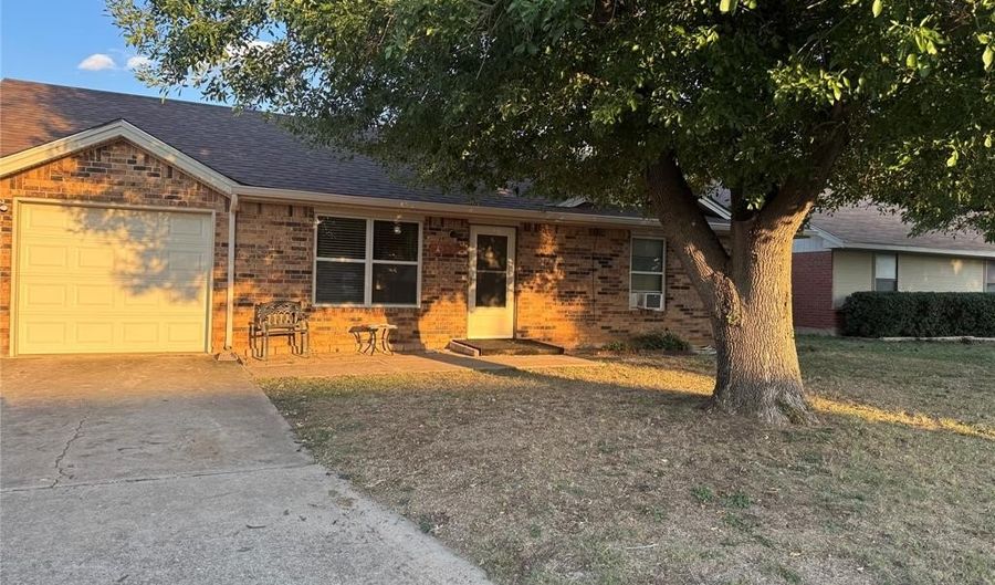 3933 Radcliff Rd, Abilene, TX 79602 - 2 Beds, 1 Bath