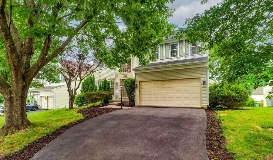 43865 LAUREL RIDGE Dr, Ashburn, VA 20147 - 4 Beds, 4 Bath