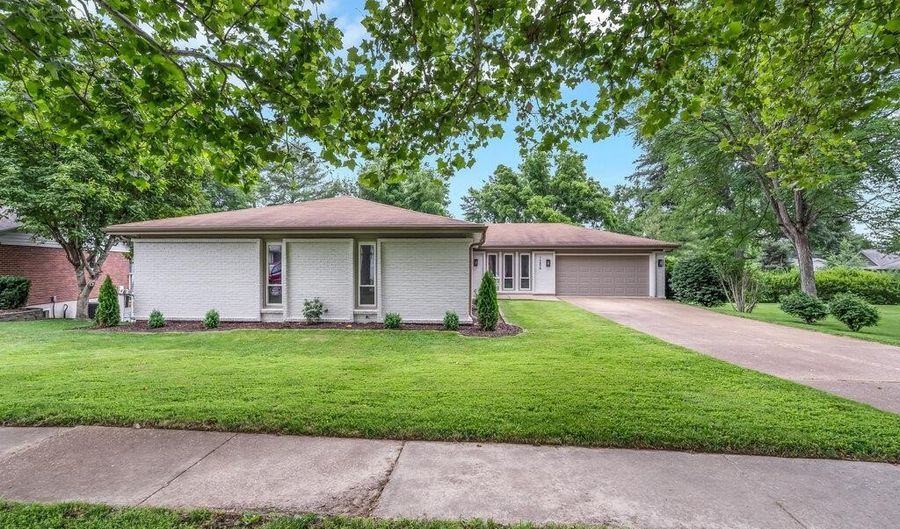 1254 Jade Wind Cir, Ballwin, MO 63011 - 4 Beds, 2 Bath